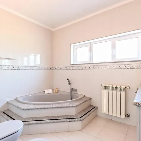 Copa - House In Quiet Area With Patio * ויאנה דו קסטלו