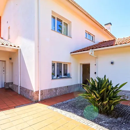 Дом отдыха Copa - House In Quiet Area With Patio